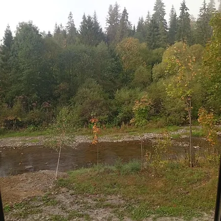 Holiday home тиша біля річки *