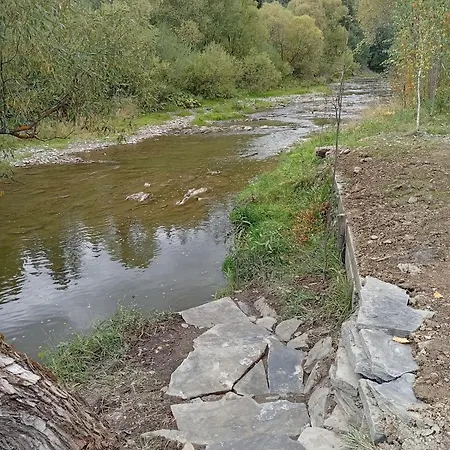 тиша біля річки Holiday home
