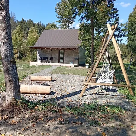 тиша біля річки